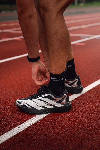 STRYDE SMOOTH black anti-blister running socks worn on a run