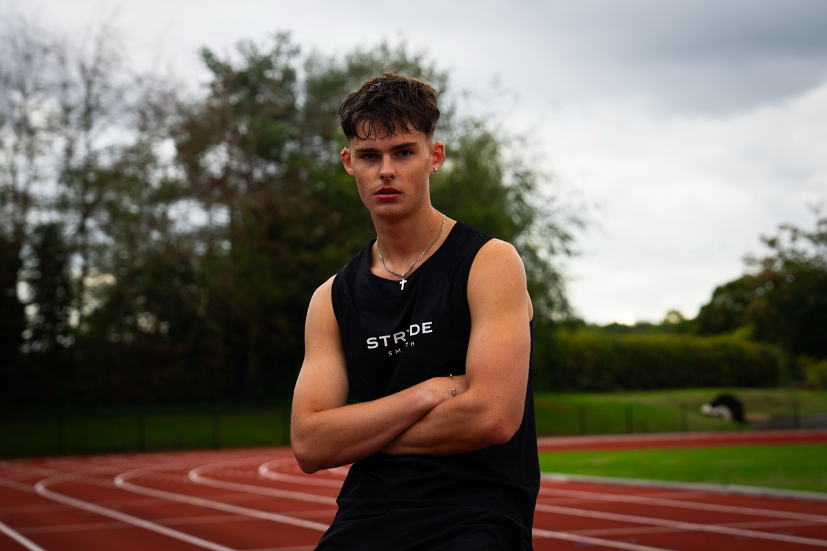 Runner wearing the STRYDE SMOOTH Training Club vest